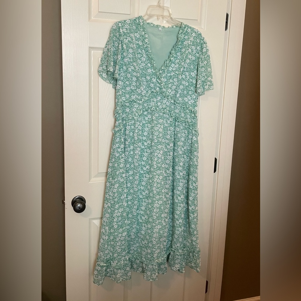 Very cute green and white floral midi dress.